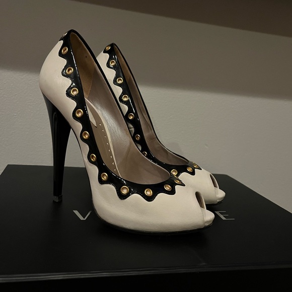 Beautiful white Versace heels 👠 - Picture 5 of 7